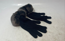 Load image into Gallery viewer, Dillard's Womens Black Faux Fur Trim Cuffs Winter Gloves Size 0
