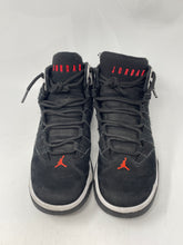 Load image into Gallery viewer, Authentic Nike Boys Air Jordan Max Aura Black White Sneaker Shoes Sz 7Y Damaged
