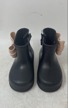 Load image into Gallery viewer, Mini Melissa Unisex Baby Black Side Bow Round Toe Hook &amp; Loop Rain Boots Sz 5/6
