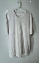 Load image into Gallery viewer, Tommy Bahama Mens White Striped Islandzone Short Sleeve V-Neck T-Shirt Size XL
