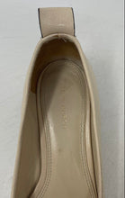 Load image into Gallery viewer, Authentic Tory Burch Womens Cream Leather Block Pump Heels Size 8M Stained
