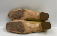 Load image into Gallery viewer, Authentic Salvatore Ferragamo Womens Beige Block Pump Heels Size 11B Damaged
