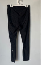 Load image into Gallery viewer, Lululemon Womens Black 3D Jacquard High-Rise Activewear Cropped Leggings Size 6
