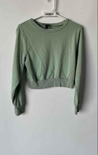 Load image into Gallery viewer, Forever 21 Womens Green Long Sleeve Crew Neck Cropped Pullover Sweatshirt Size M
