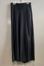 Load image into Gallery viewer, Abercrombie &amp; Fitch Womens Black Flat Front Side Zip Maxi Skirt Size XS
