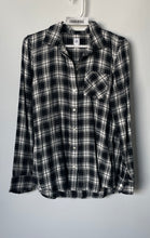 Load image into Gallery viewer, Gap Womens Black White Plaid Long Sleeve Spread Collar Button-Up Shirt Size XS

