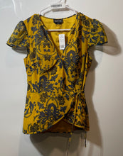 Load image into Gallery viewer, Bebe Womens Yellow Blue Floral Print Short Sleeve Wrap Blouse Top Size Small
