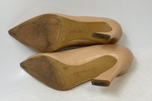 Load image into Gallery viewer, Vince Camuto Womens Thanley Beige Leather Pointed Toe Pump Heels Size 7 M
