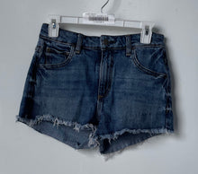 Load image into Gallery viewer, Guess Womens Blue Dark Wash Denim Pockets Mom Shorts Size 27
