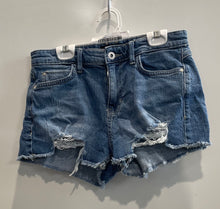 Load image into Gallery viewer, Guess Womens Blue Denim 5-Pocket Design Button Front Cut-Off Shorts Size 27
