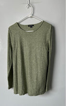 Load image into Gallery viewer, Mario Serrani Womens Green Long Sleeve Crew Neck Pullover T-Shirt Size Medium
