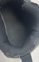 Load image into Gallery viewer, Nike Kids V5 RNR Black Round Toe Low Top Slip-On Sneaker Shoes Size 7C
