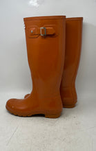 Load image into Gallery viewer, Hunter Unisex Original Tall Gloss Orange Round Toe Rain Boots Size W7 M6
