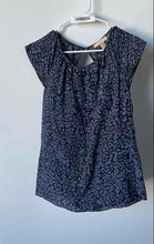 Load image into Gallery viewer, Banana Republic Womens Blue Silk Animal Print Flutter Sleeve Blouse Top Size 0
