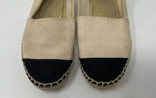 Load image into Gallery viewer, Authentic Tory Burch Womens Tan Black Espadrille Flats Size 6.5M Stained Worn
