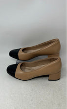 Load image into Gallery viewer, Clarks Womens Iridessa May Nude Black Cap Toe Block Pump Heels Size 8M
