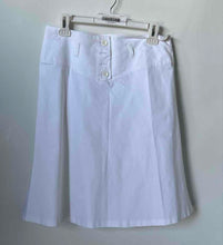 Load image into Gallery viewer, H&amp;M Womens White Flat Front Regular Fit Short Mini Skirt Size 6
