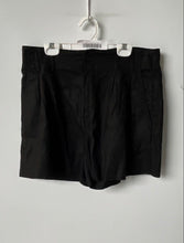 Load image into Gallery viewer, Banana Republic Womens Black Flat Front Pockets Stretch Chino Shorts Size 6
