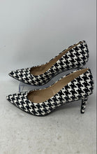Load image into Gallery viewer, Alfani Womens Jeules White Black Step ’N Flex Slip-On Pump Heels Size 6.5M
