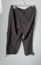 Load image into Gallery viewer, Alo Womens Gray Coolfit Drawstring Pockets Athletic Capri Pants Size S
