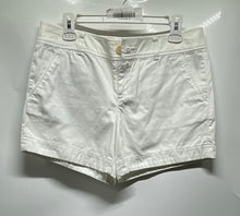 Load image into Gallery viewer, Lilly Pulitzer Womens White Cotton Flat Front Pockets Chino Shorts Size 8
