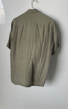 Load image into Gallery viewer, Claiborne Mens Green Silk Short Sleeve Collared Button-Up Shirt Size Small

