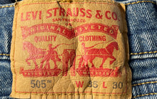 Load image into Gallery viewer, Levi Strauss &amp; Co. 505 Mens Blue Denim 5-Pocket Design Straight Jeans Size 35x30
