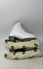 Load image into Gallery viewer, Riedell Girls 10W White Winter Sports Lace-Up Ice Figure Skates Size 3
