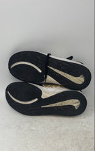 Load image into Gallery viewer, Nike Boys Team Hustle D 9 AQ4224-004 Black White Golden Tone Sneakers Shoes 6.5Y
