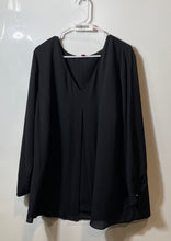 Load image into Gallery viewer, Vince Camuto Womens Black Long Sleeve V-Neck Blouse Top Size 3X
