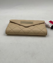 Load image into Gallery viewer, DKNY Womens Beige Quilted Leather Billfold Clutch Wallet With Tags
