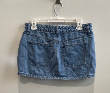 Load image into Gallery viewer, Forever 21 Womens Blue Denim Medium Wash 5-Pocket Design Mini Skirt Size M
