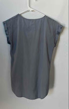 Load image into Gallery viewer, Express Womens Gray Short Sleeve V-Neck Zipper Casual Blouse Top Size XS
