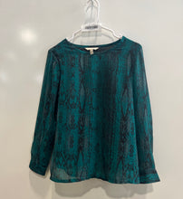 Load image into Gallery viewer, Banana Republic Womens Green Black Snakeskin Print Long Sleeve Blouse Top Sz SP
