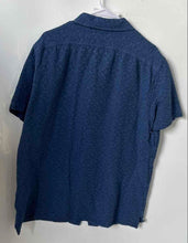 Load image into Gallery viewer, Banana Republic Mens Blue Collared Short Sleeve Button-Up Shirt Size Large
