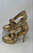 Load image into Gallery viewer, Michael Kors Womens Ariel Jet Set 6 Gold-Tone Platform Sandals Size 7 M
