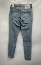 Load image into Gallery viewer, True Religion Womens Blue Light Wash Jennie Curvy Mid Rise Skinny Jeans Size 27
