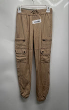 Load image into Gallery viewer, Banana Republic Womens Brown Pleated Front Tapered Leg Cargo Pants Size XXS

