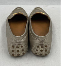 Load image into Gallery viewer, Authentic Tory Burch Womens Gold-Tone Flat Moccasin Shoes Size 7.5M Damaged
