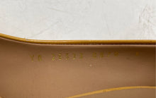 Load image into Gallery viewer, Authentic Salvatore Ferragamo Womens Beige Stiletto Pump Heels Size 6 Damaged
