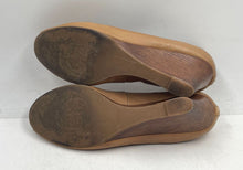 Load image into Gallery viewer, Authentic Tory Burch Womens Brown Leather Wedge Pump Heels Size 8.5M Damaged
