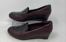 Load image into Gallery viewer, Clarks Womens Mallory Pearl Burgundy Round Toe Wedge Heel Slip-On Loafers Sz 7 W
