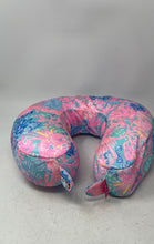 Load image into Gallery viewer, Lilly Pulitzer Multicolor Splendor In the Sand Lightweight Travel Neck Pillow
