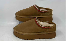 Load image into Gallery viewer, Cushionaire Womens Cream Genuine Suede Sheepskin Slip-On Slippers Size 8.5M
