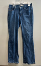 Load image into Gallery viewer, Levi Strauss &amp; Co. Womens Blue Denim 5-Pocket Design Classic Bootcut Jeans Sz 8
