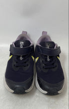 Load image into Gallery viewer, Nike Kids Star Runner 3 Black And Purple Hook &amp; Loop Sneaker Shoes Size 12C
