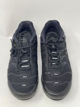 Load image into Gallery viewer, Authentic Nike Kids Air Max Plus DJ0675-200 Black Sneaker Shoes Size 2.5Y Worn
