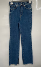 Load image into Gallery viewer, Forever 21 Womens Blue Medium Wash Raw Hem Denim Straight Leg Jeans Pants Sz 24
