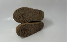 Load image into Gallery viewer, UGG Kids Classic Mini Bailey Brown Round Toe Ankle Boots Size 7
