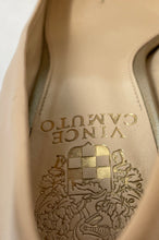 Load image into Gallery viewer, Vince Camuto Womens Thanley Beige Leather Pointed Toe Pump Heels Size 7 M
